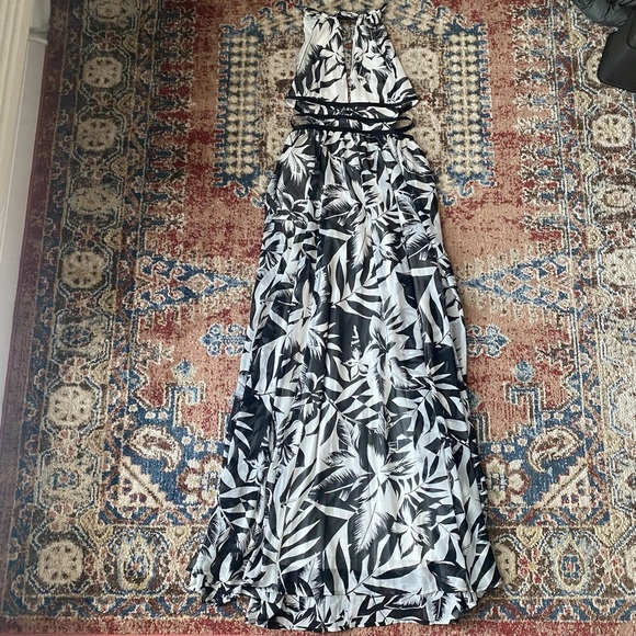 (DO NOT PURCHASE) Express Maxi Dress - Picture 2 of 6